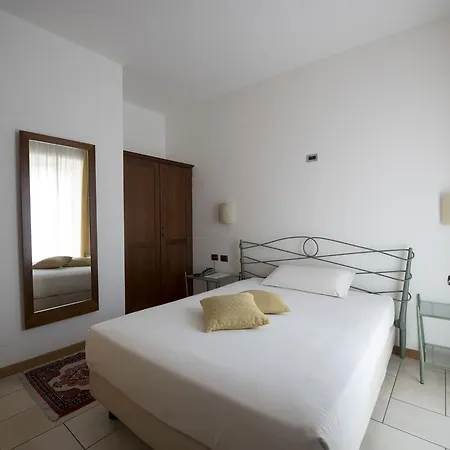 Отель Hotel Villa Colico 3*