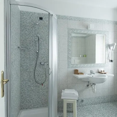 Hotel Villa Colico Колико