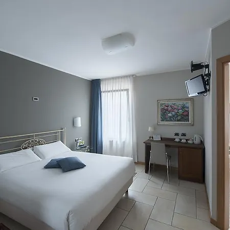 Hotel Villa Colico Отель Колико