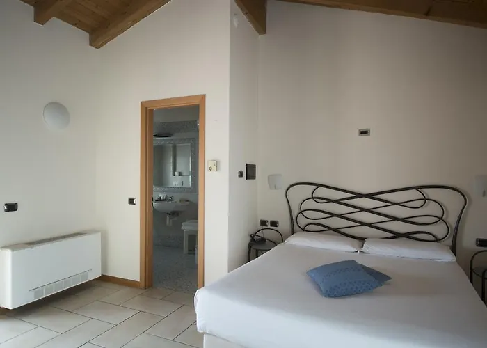 فندق Hotel Villa Colico 3*