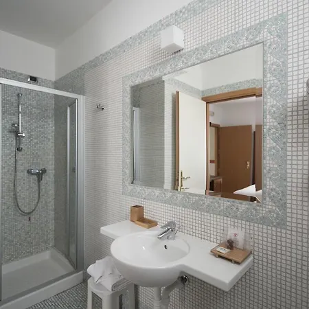 Hotel Villa Colico 3*