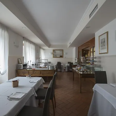 호텔 Hotel Villa Colico 3*