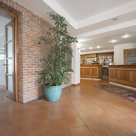 Hotel Villa Colico 3* كوليكو